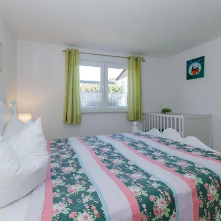 Lieschen Fuer 3 Personen Und Eigener Terrasse Feriehus